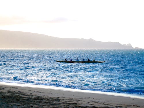 Kostenloses Stock Foto zu ausleger kanu strand meer
