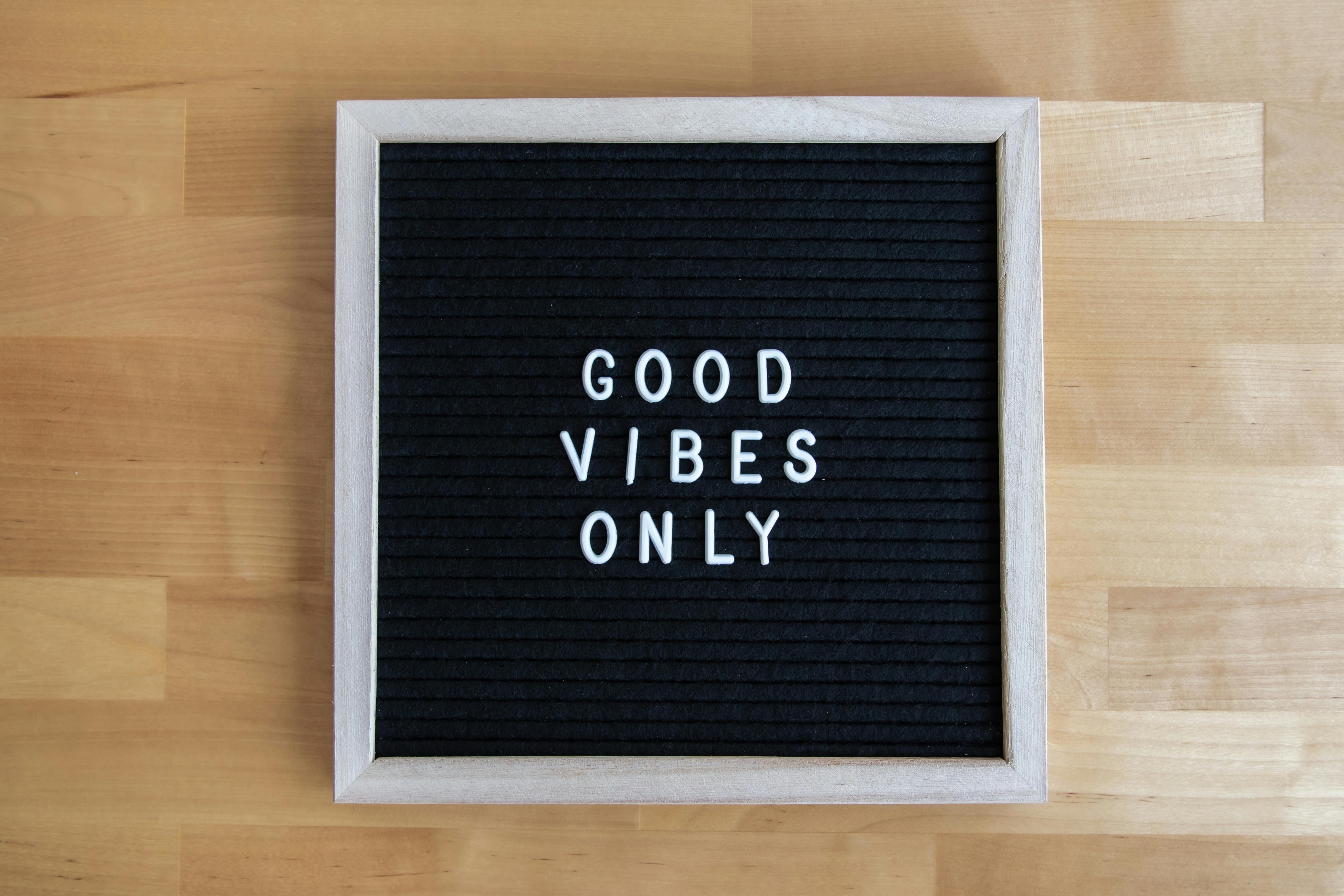 good vibes only wallpaper