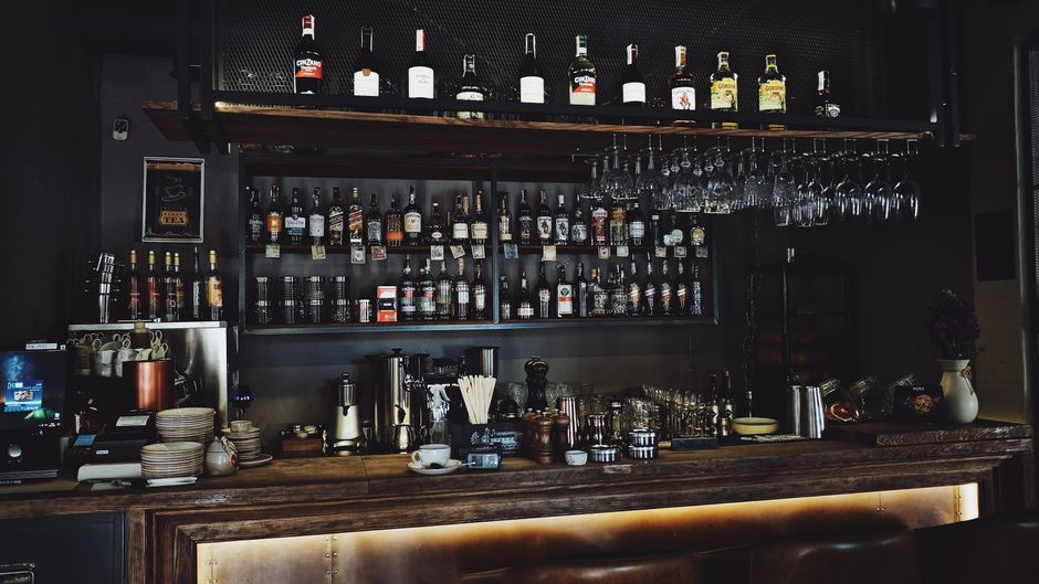 how to choose a bar bali (2026 guide)