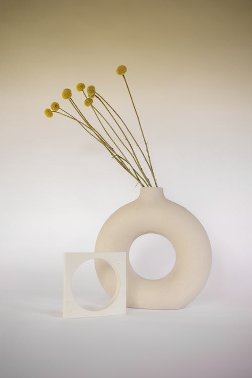 Free Dried Flowers in Ceramic Vase Stock Photo