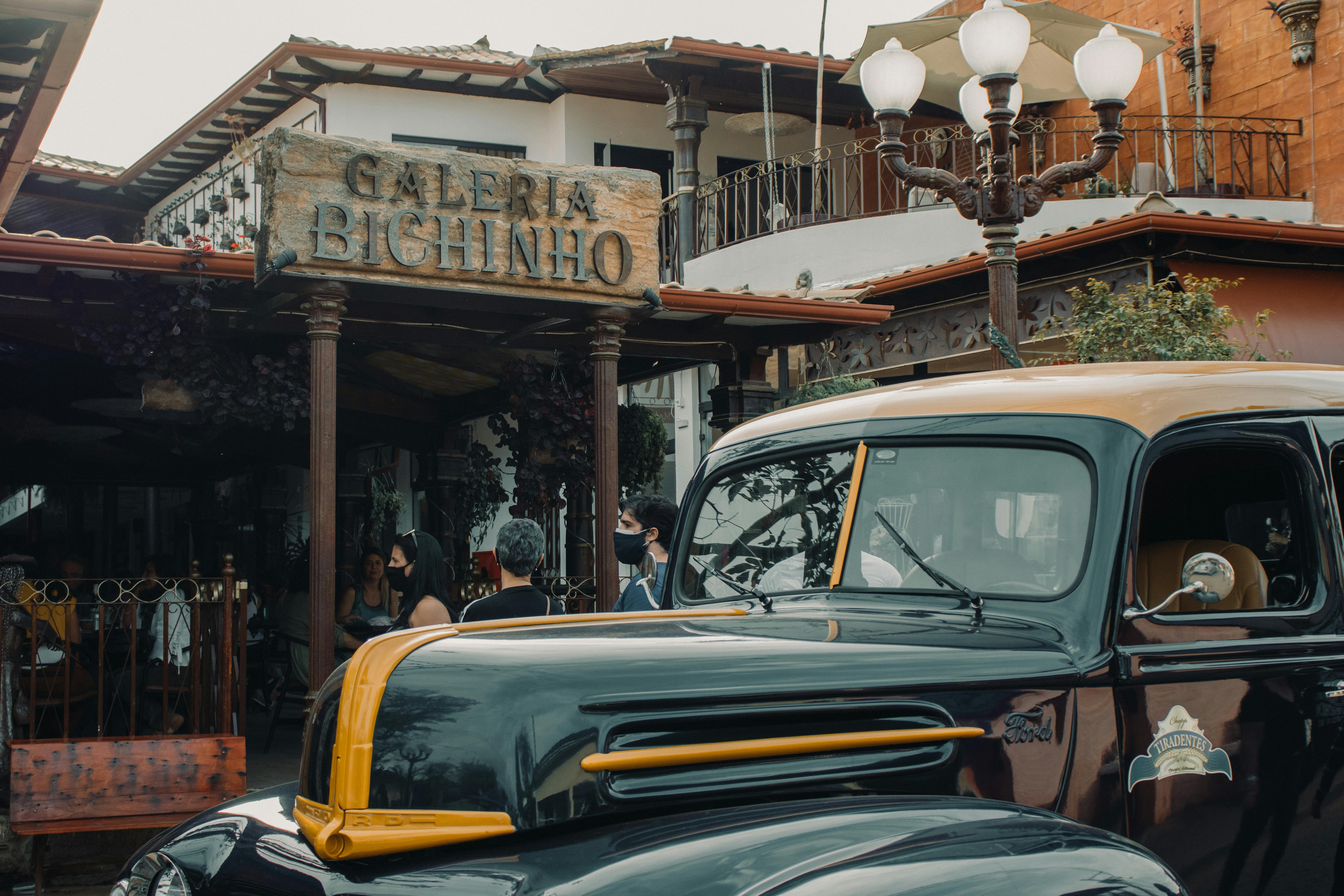 What is the best vehicle for a zombie apocalypse?