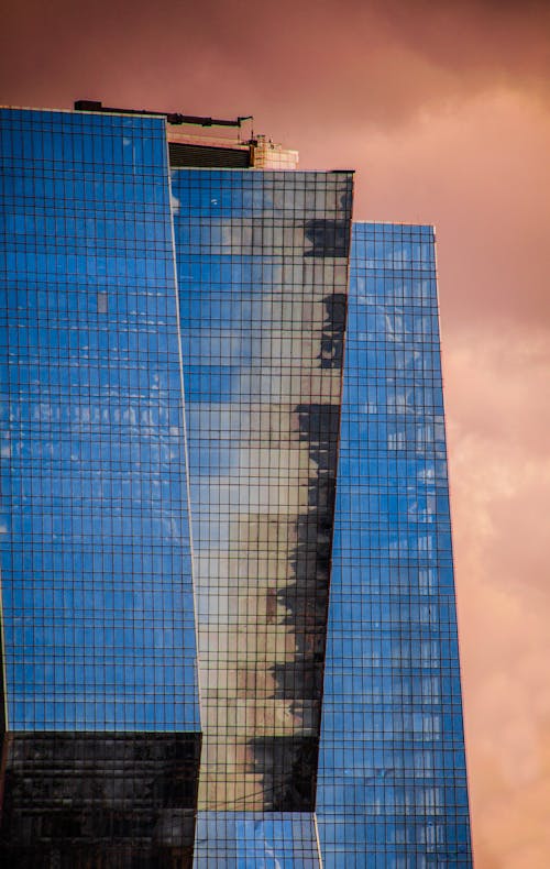 블루 글래스 고층 빌딩