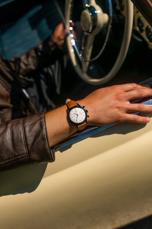 Analog Watch 美國手錶品牌, 人, 垂直拍攝 的 免費圖庫相片