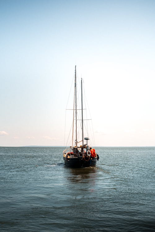 deniz, deniz aracı, dikey atış içeren Ücretsiz stok fotoğraf