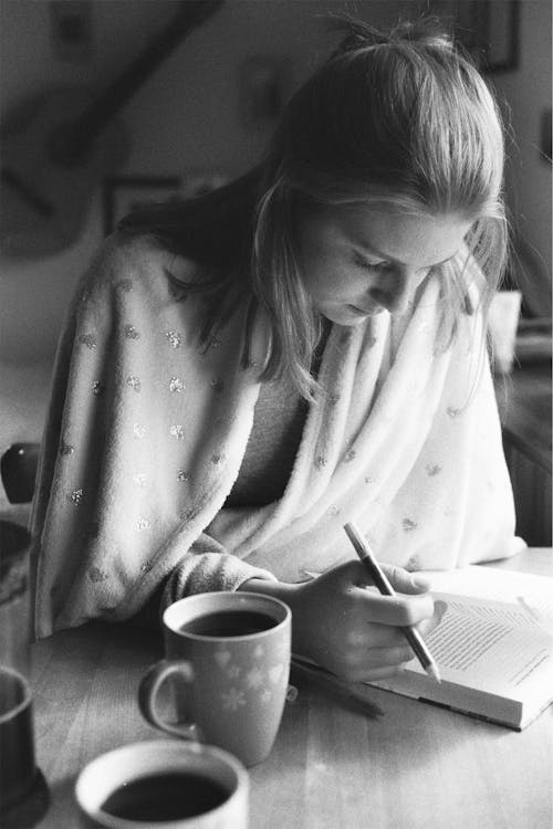 Free Grayscale Photo of Woman Reading a Book Stock Photo