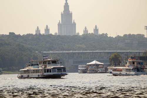 Darmowe zdjęcie z galerii z łódź, prom, rzeka