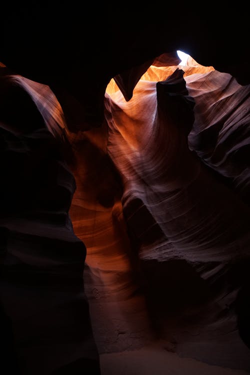 Kostnadsfri bild av grotta, ljus, mörk