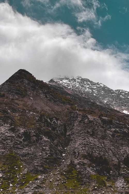 Free Breathtaking view of rugged mountains and clouds in Manali, India. Stock Photo
