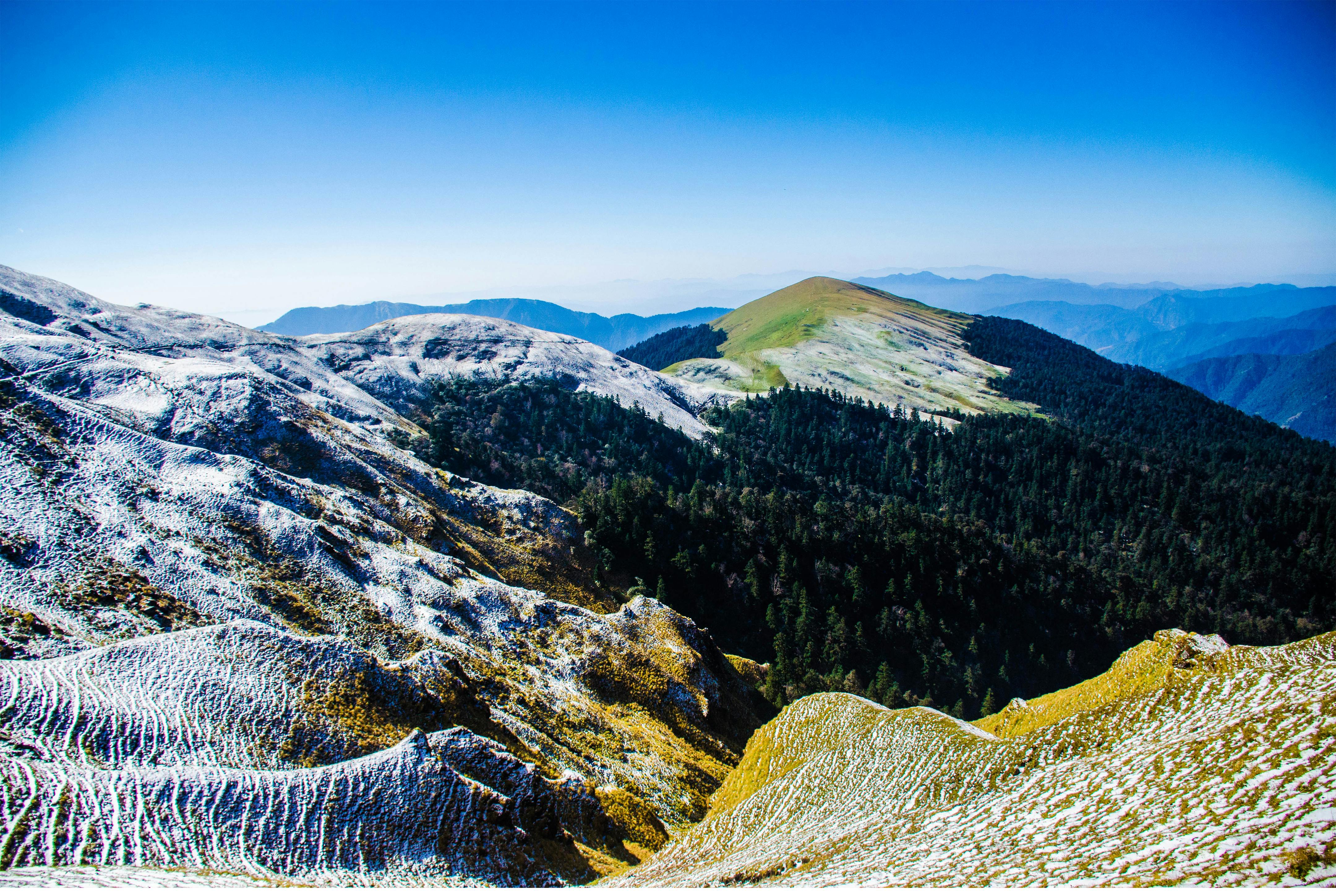 scenic-view-of-mountains-free-stock-photo