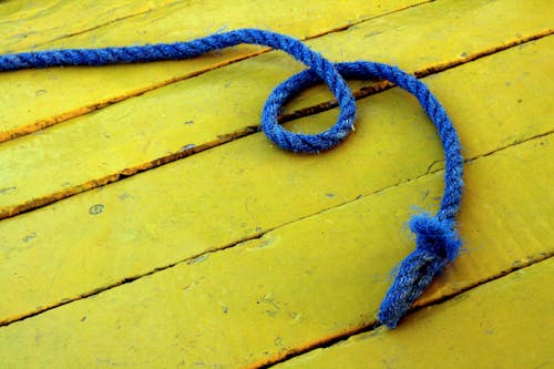 Photo libre de droit de Grosse Corde Blanche Liée Pôle Ciment