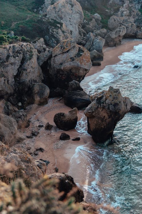 Rock Formations on the Beach · Free Stock Photo