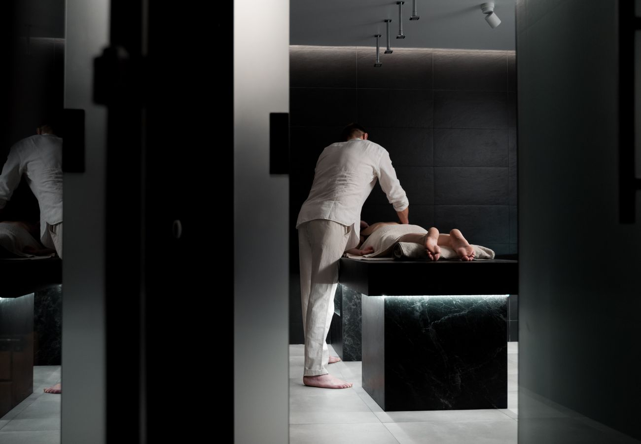 Relaxing spa massage treatment