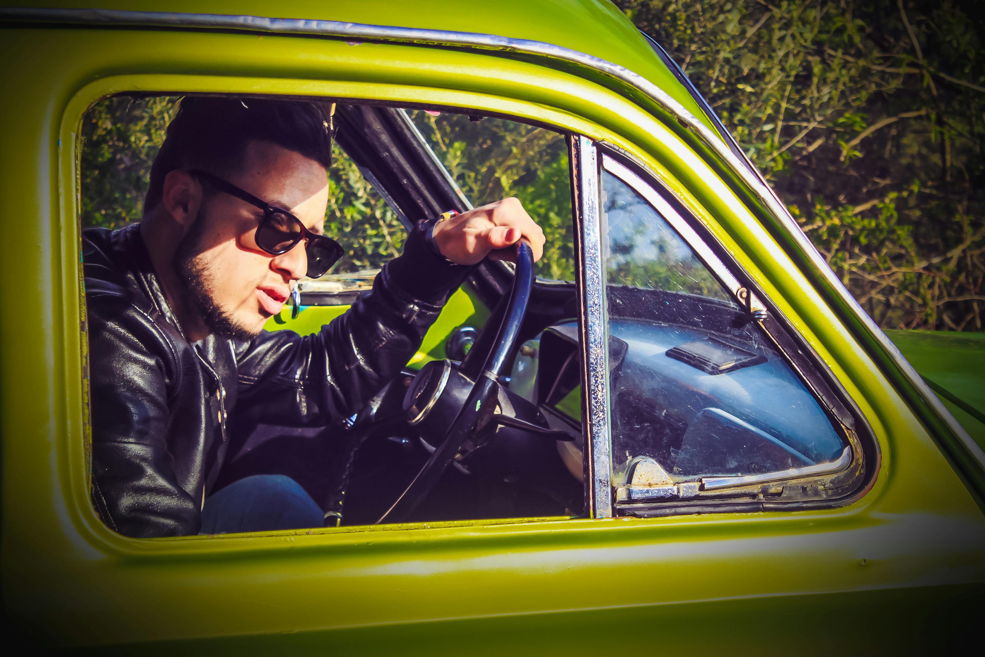 Vé máy bay và passport