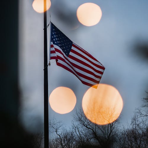 Kostenloses Stock Foto zu amerikanische flagge, demokratie, fahnenstange