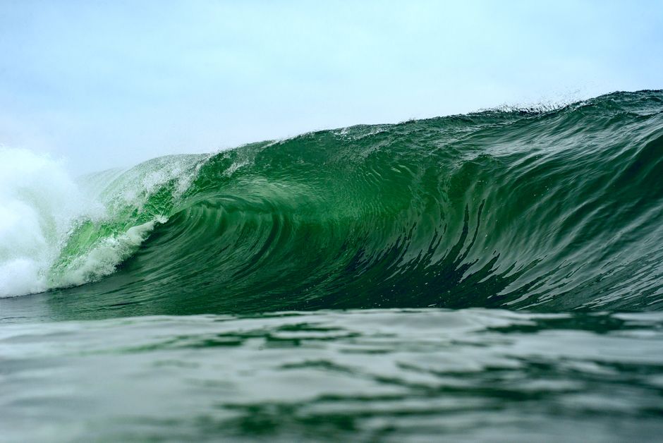 A magnificent green ocean wave in Iquique, Chile, capturing nature's power and beauty.