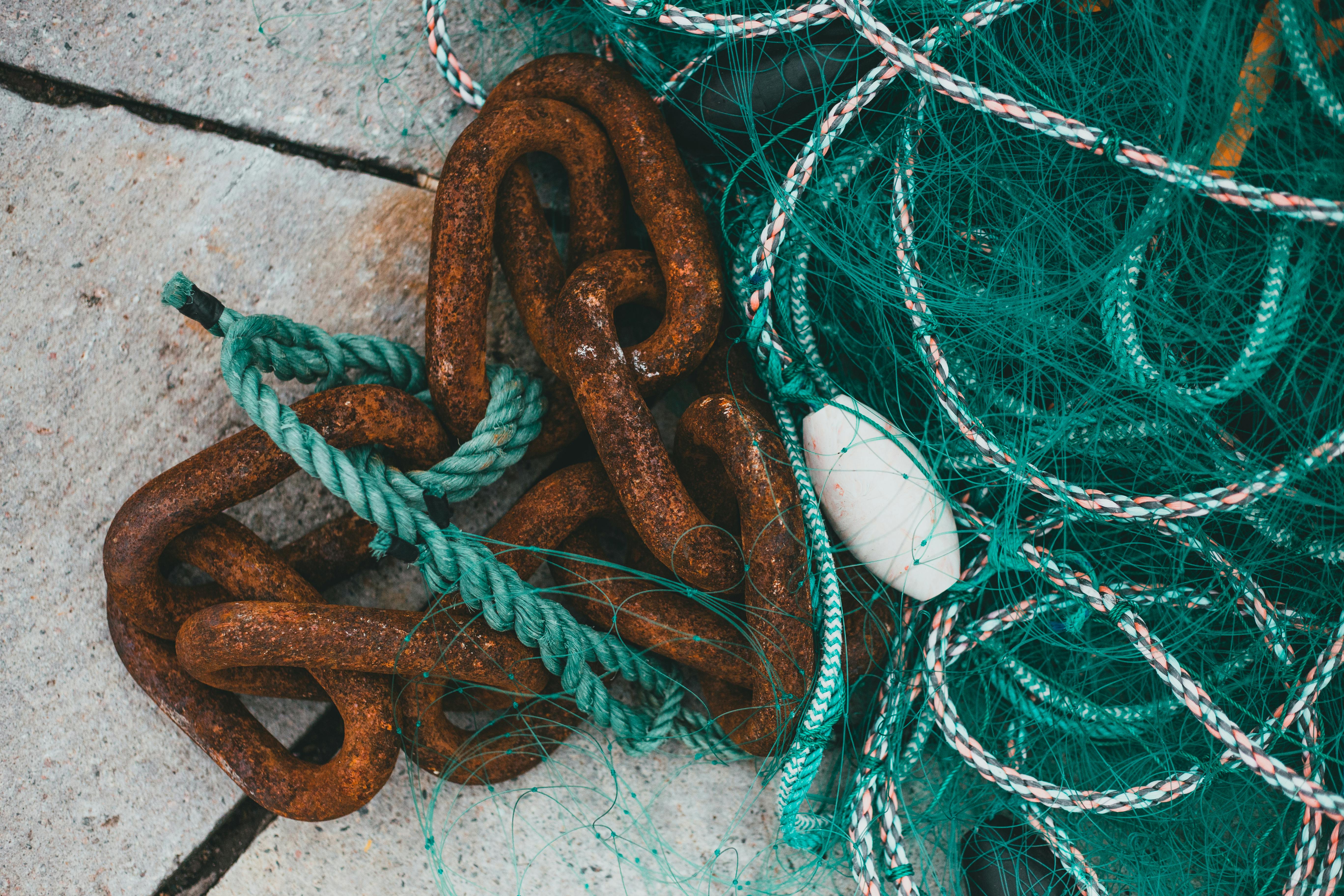 Rusty Chain and Ropes · Free Stock Photo