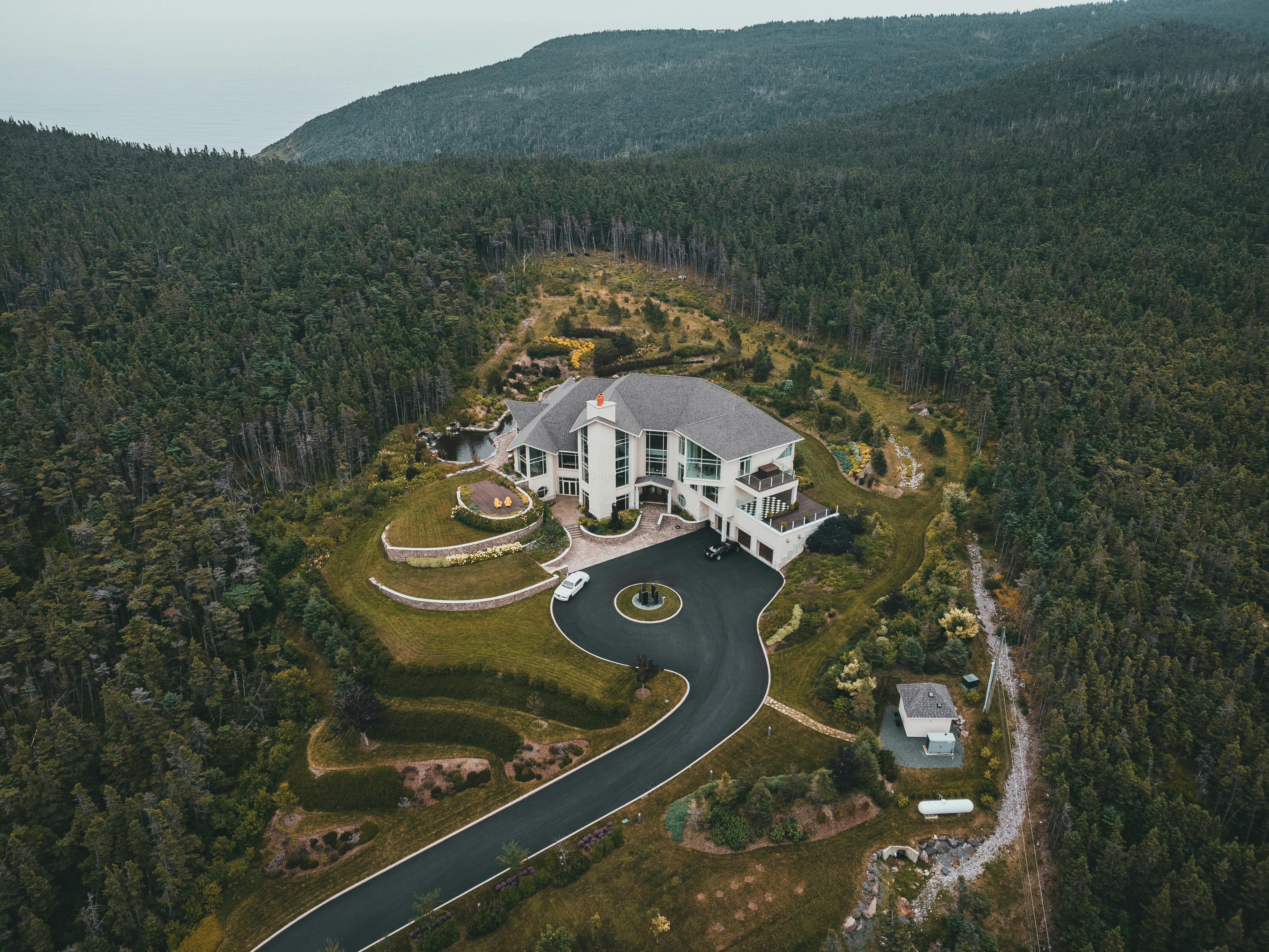 Qterra Property Management Leads the Way in Resolving Ontario's Landlord and Tenant Board Crisis — Photo by Erik Mclean on Pe