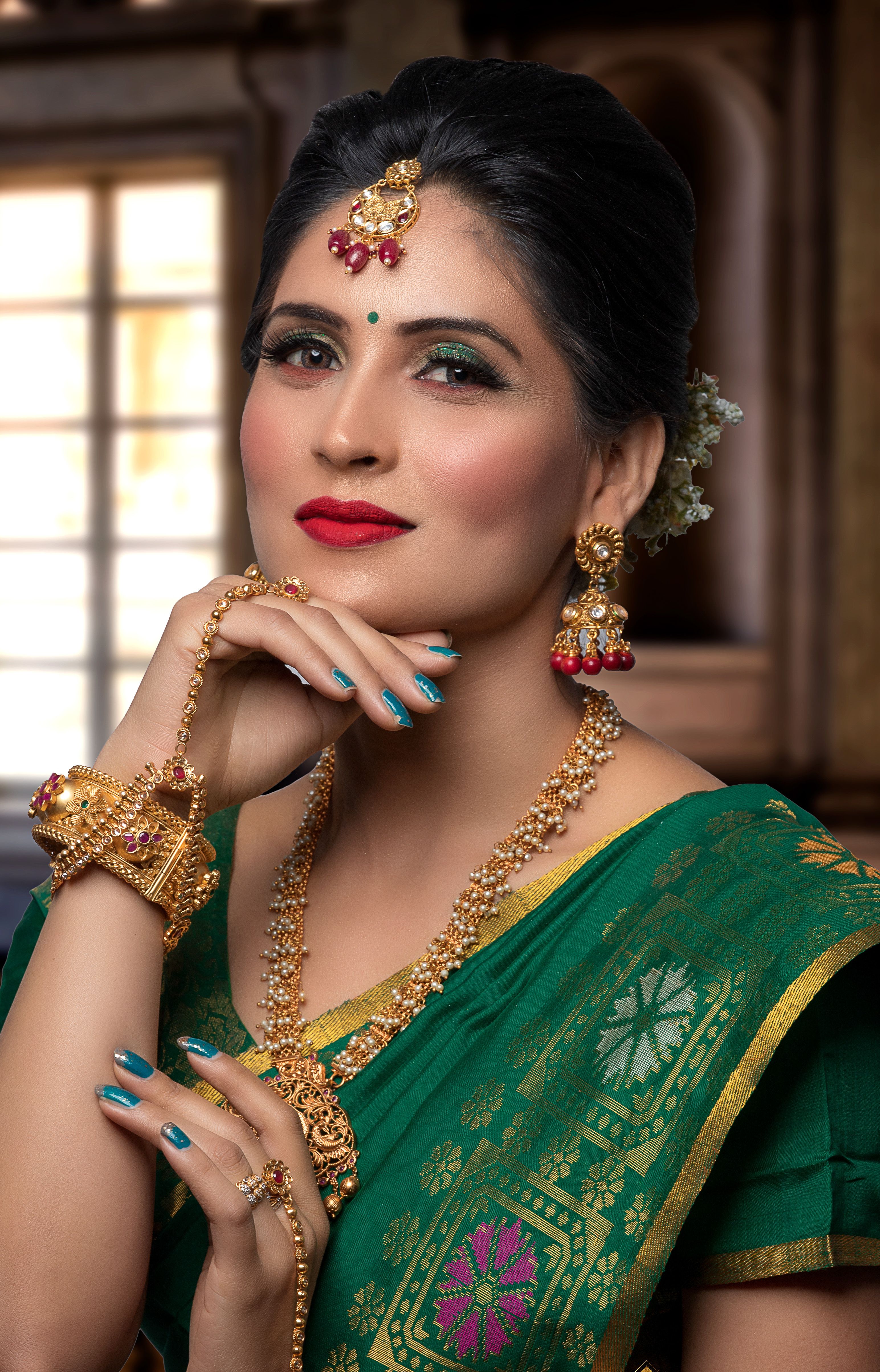 Close-Up Shot of a Pretty Woman in Green Saree · Free Stock Photo