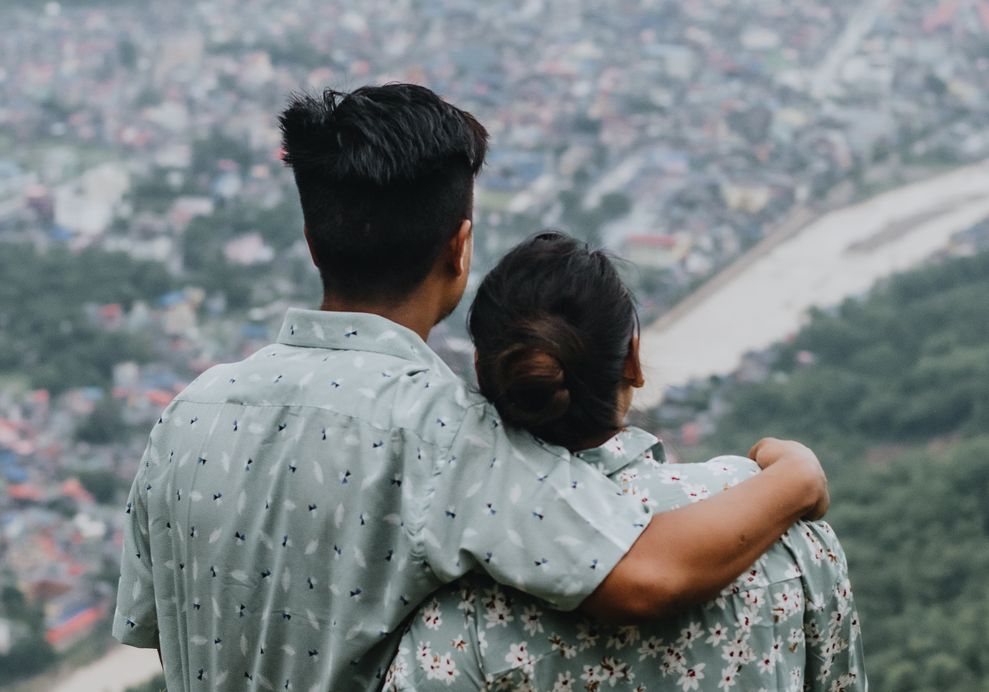 Online dating: starting a conversation on a niche platform