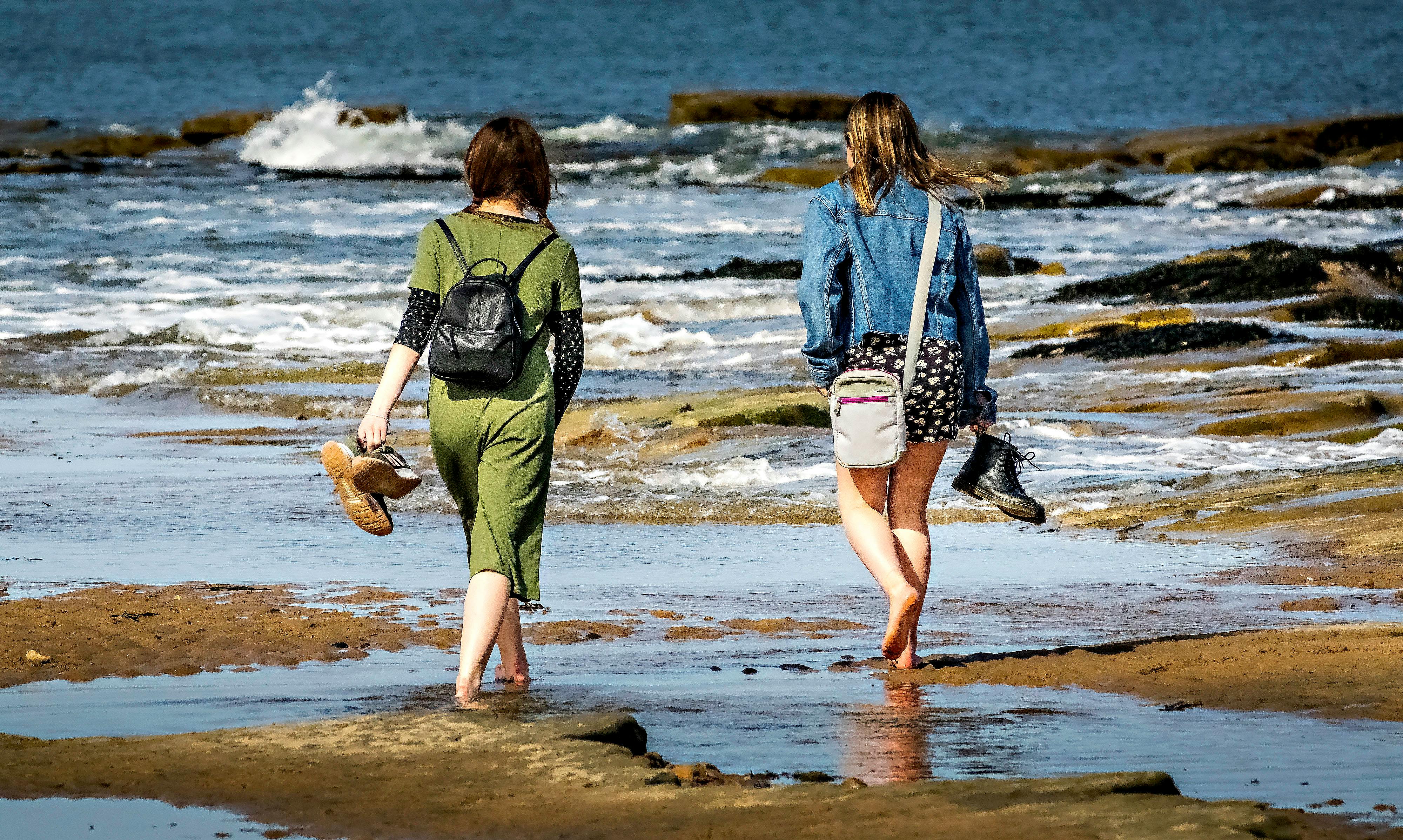 Bagsmart totes, backpacks and travel gear are up to 49% off on Amazon — Photo by Ray Bilcliff on Pexels