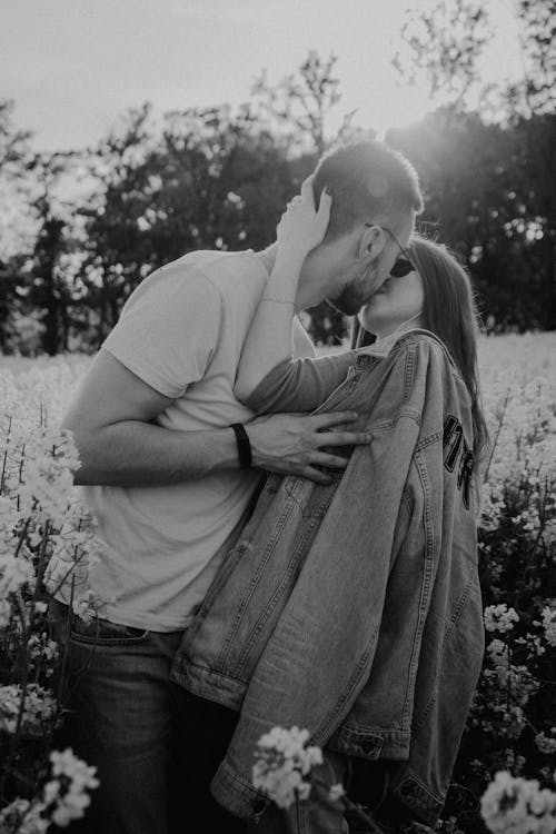 Black and White Photo of Couple Embracing and Kissing 