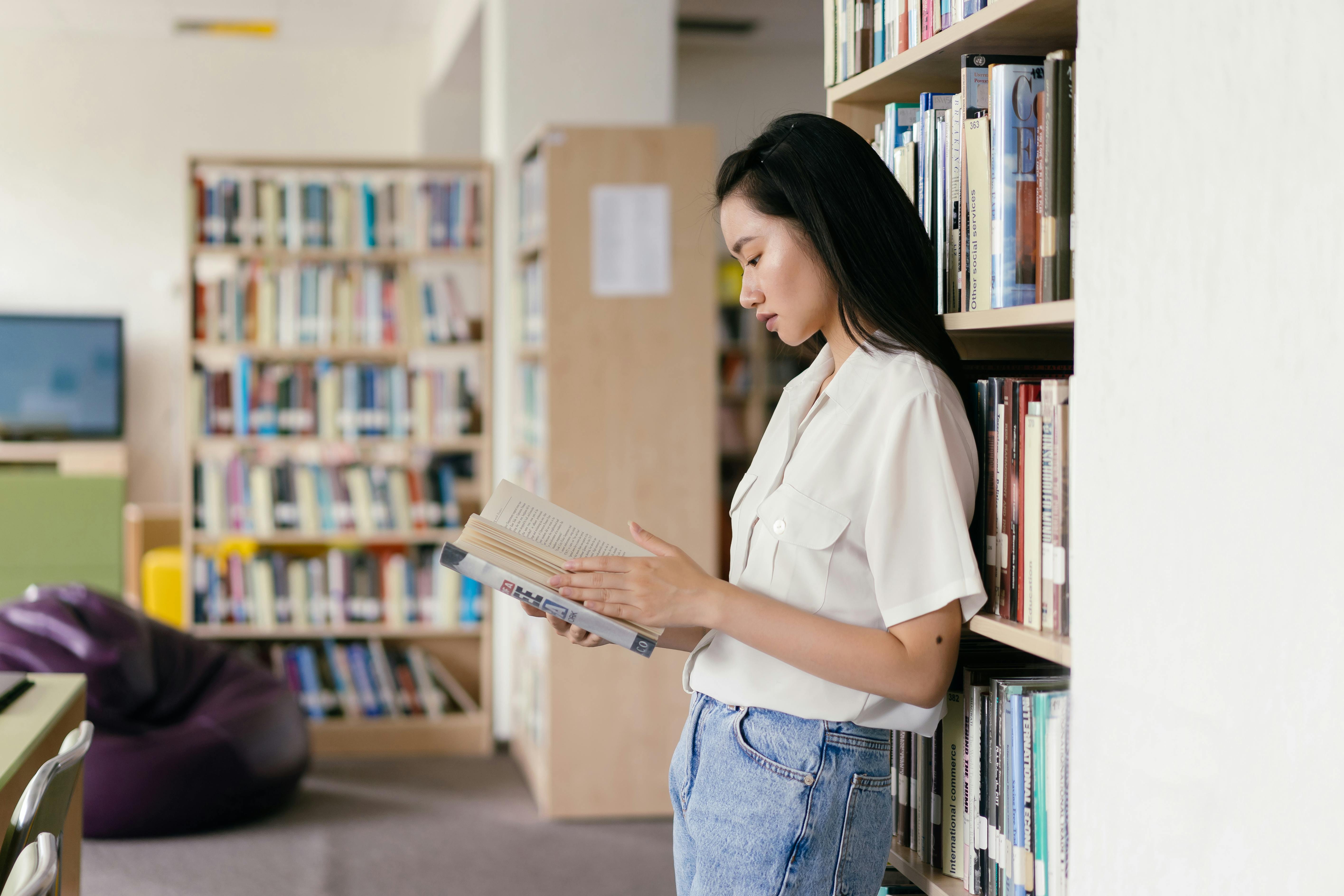 Female Student Reading E-book Reader At The Table, Education Technology  Concept Stock Photo, Picture and Royalty Free Image. Image 113994363.