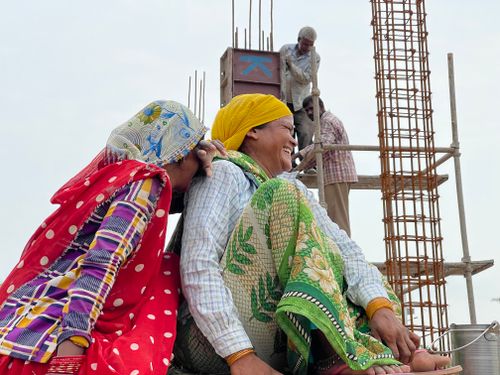 Free Happy construction workers enjoying a break in Rasulpur, India. Stock Photo