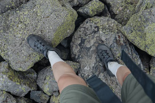 다리, 등산화, 바위의 무료 스톡 사진