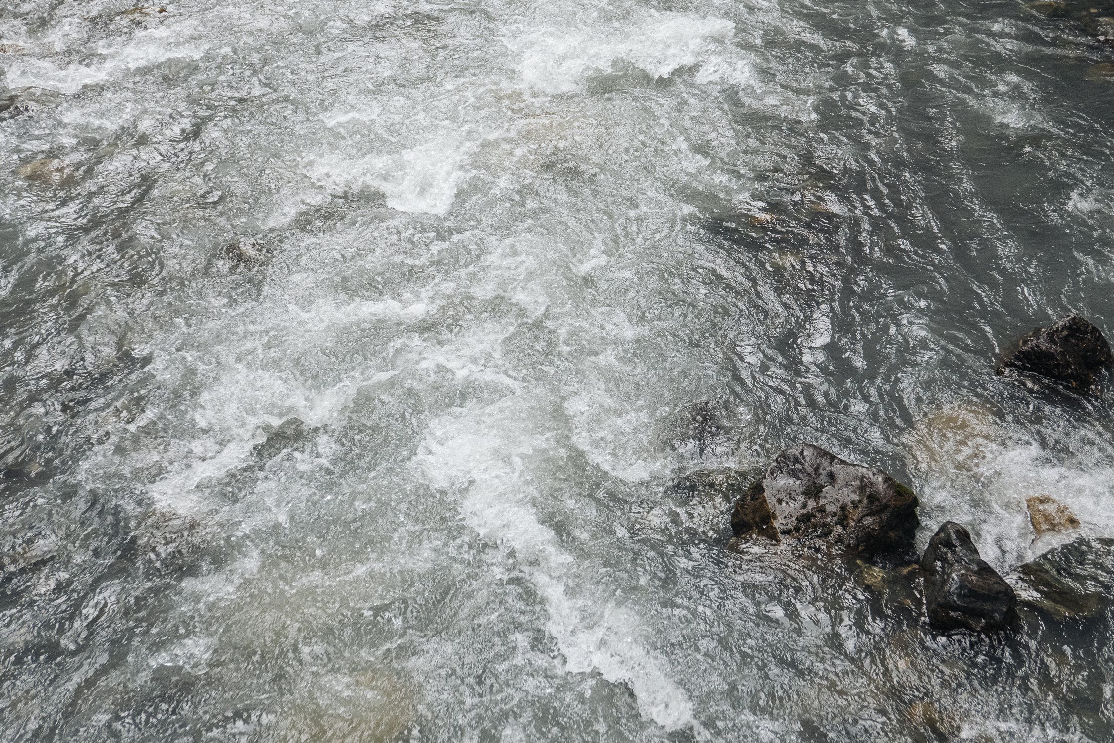 Water Hitting Rocks · Free Stock Photo