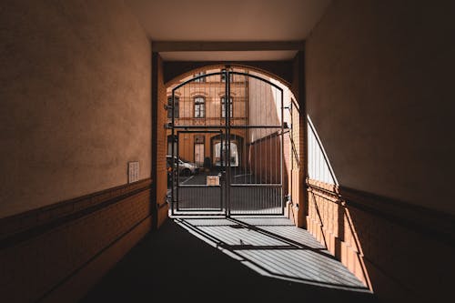Immagine gratuita di architettura, cancello, cancello di metallo