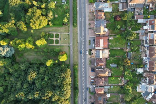 Free Drone view showcasing a residential area in Luton, England surrounded by lush greenery. Stock Photo