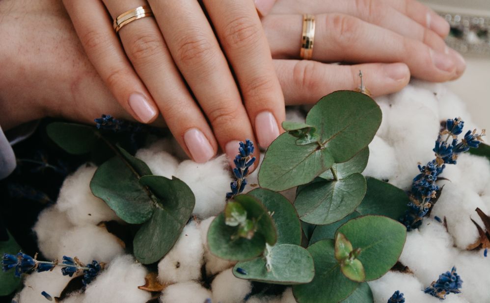 Online dating: starting a conversation on a niche platform