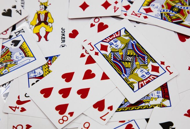 Online Casino: Spielautomaten und Live-Spiele im Überblick