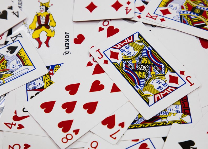 Online Casino: Spielautomaten und Live-Spiele im Überblick