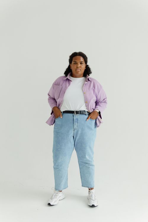 Free Portrait of a stylish plus size woman in casual outfit during a studio shoot with copyspace. Stock Photo