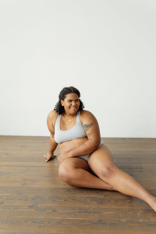 Woman wearing white underwear holding apple - Stock Image - F020/7699 -  Science Photo Library