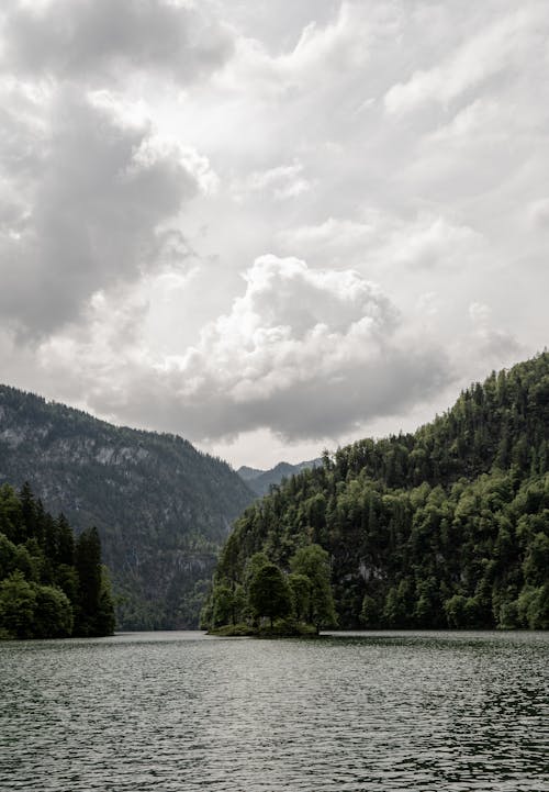 Kostenloses Stock Foto zu bäume, berg, drohne erschossen