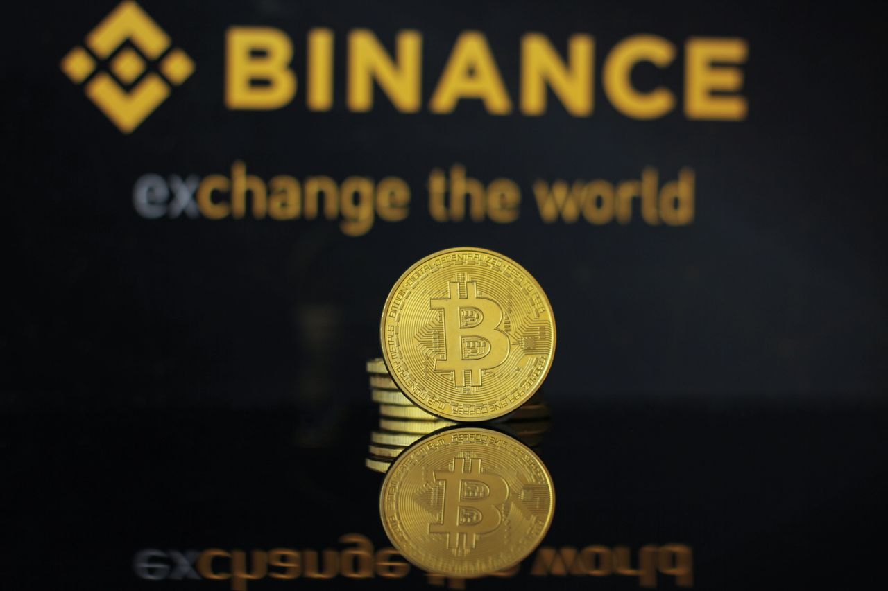 Binance gelé 2,54 md$ après une cyberattaque massive