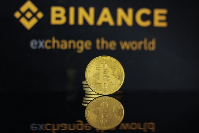 Binance gelé 2,54 md$ après une cyberattaque massive