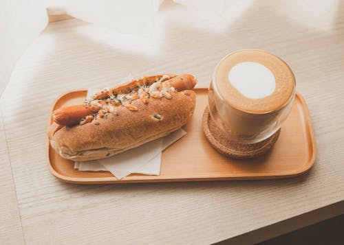Free Бесплатное стоковое фото с бутерброды, деревянный поднос, поверхность деревянного стола Stock Photo