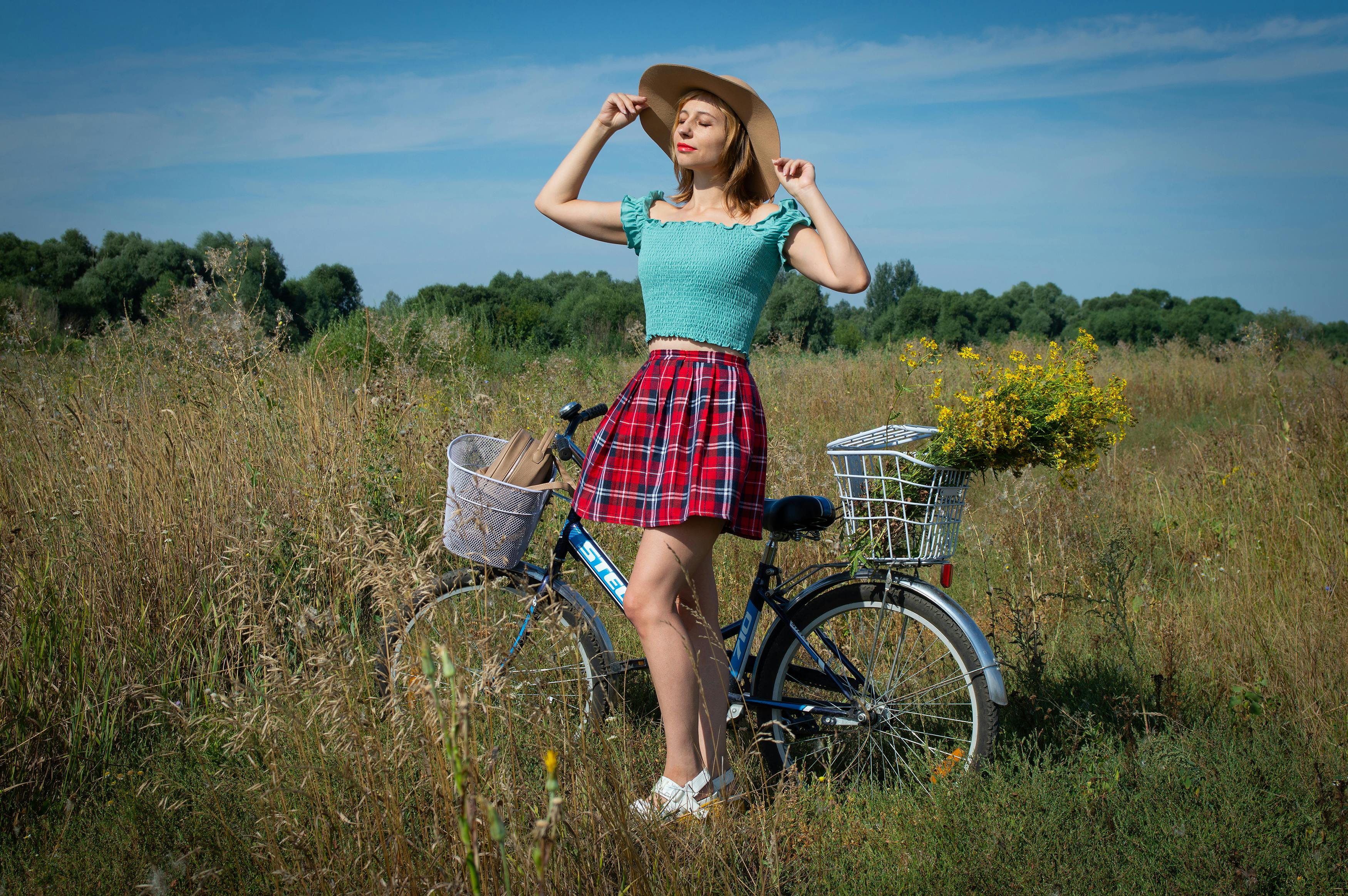 From vintage tops to maxi skirts, build your summer wardrobe with these it girl fashion trends — Photo by Vika Glitter on Pex
