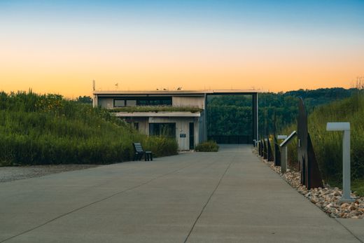 Planted-roof house above a broad concrete forecourt — photo by Chris F on Pexels