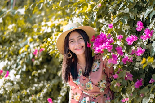 Základová fotografie zdarma na téma botanický, dívka smíšené rasy, dlouhé vlasy