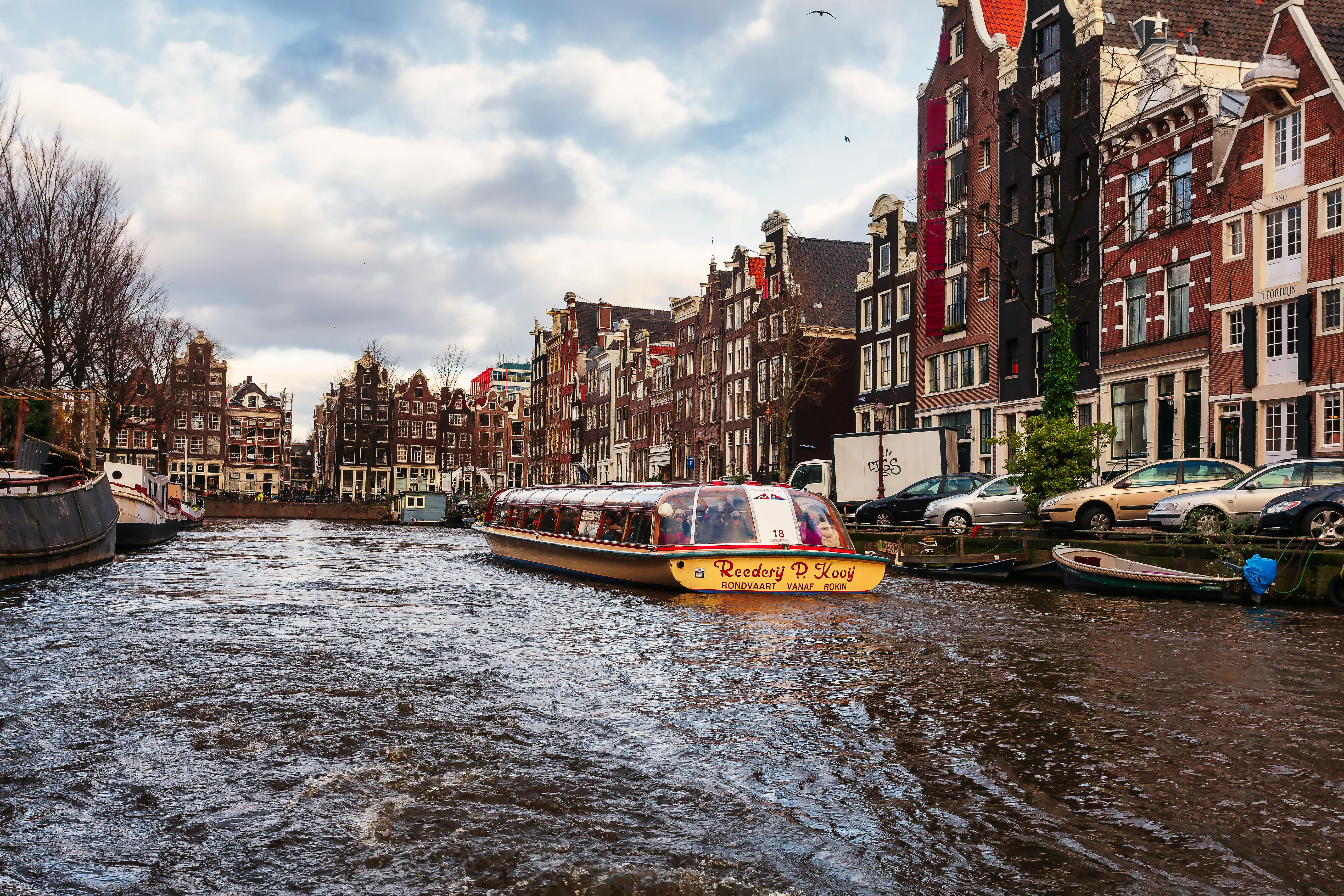 Navigating Travel Insurance for UK Canal Boat Holidays 2026