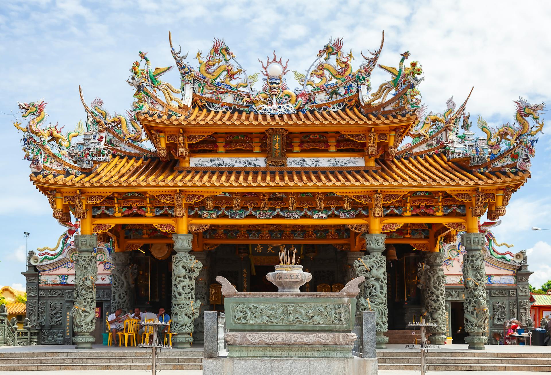 A Gold Roof Shrine with Dragon Sculptures