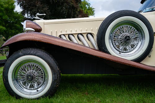 Side View of a Classic Car with Wheels