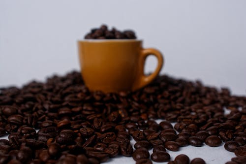 Braune Tasse Gefüllt Mit Kaffeebohnen