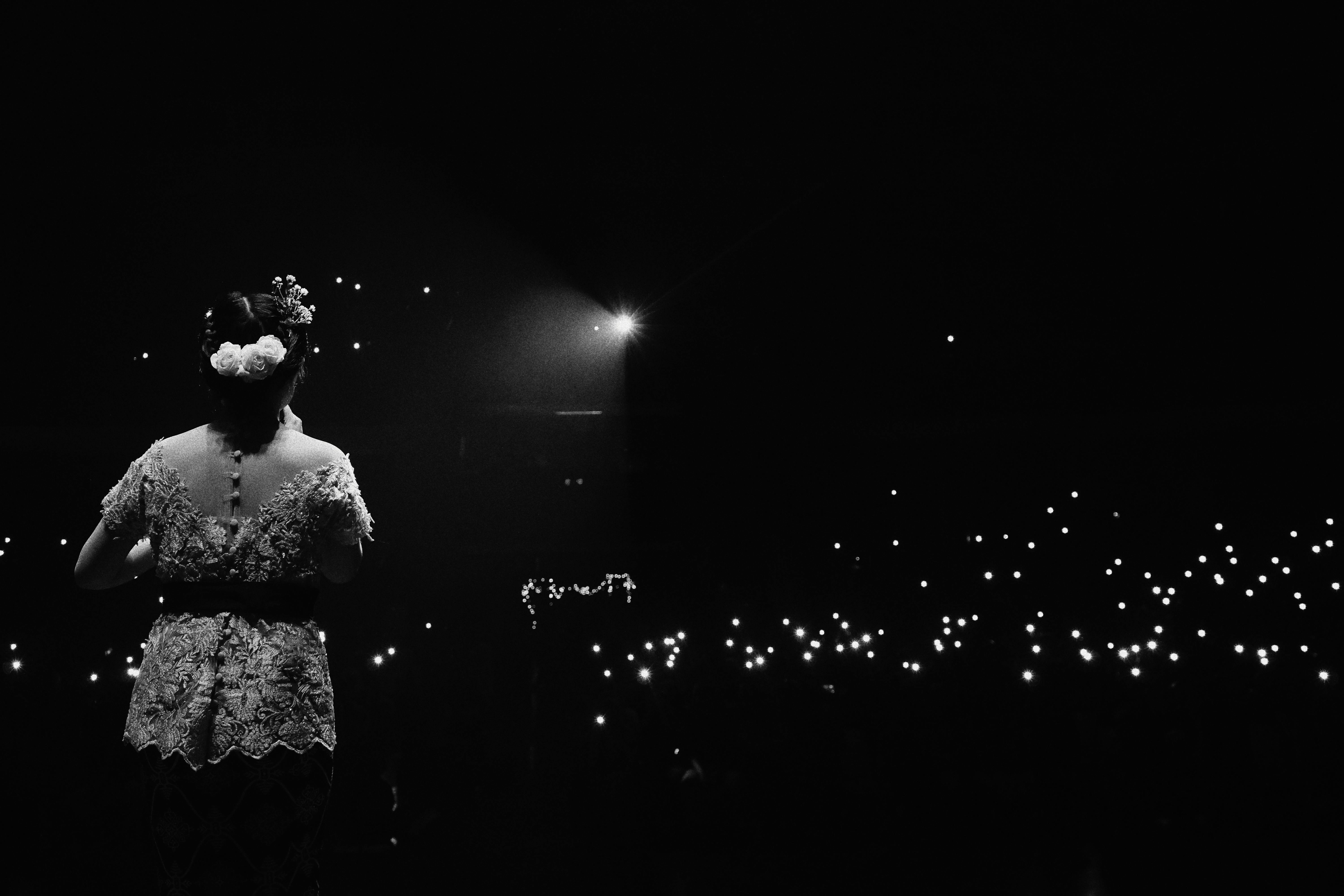 Ücretsiz arkadan görünüm, artistik, aşama içeren Ücretsiz stok fotoğraf Stok Fotoğraflar