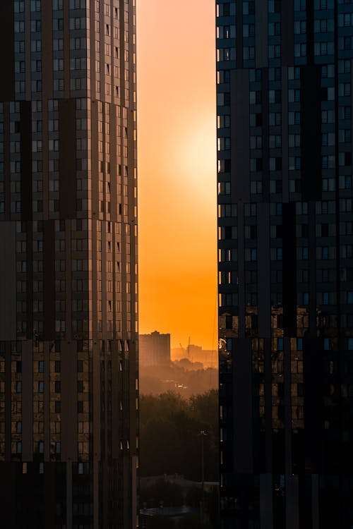 Foto profissional grátis de arquiteturas modernas, arranha-céu, arranha-céus