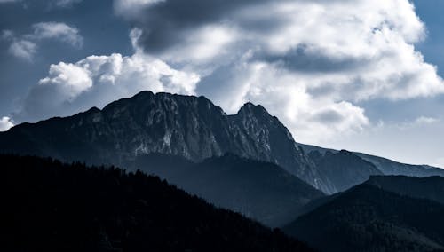 dağlar, manzara, manzara fotoğrafçılığı içeren Ücretsiz stok fotoğraf